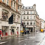 A Stunning Three Bedroom Home In Mayfair
