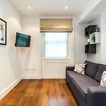 A Stunning Three Bedroom Home In Mayfair