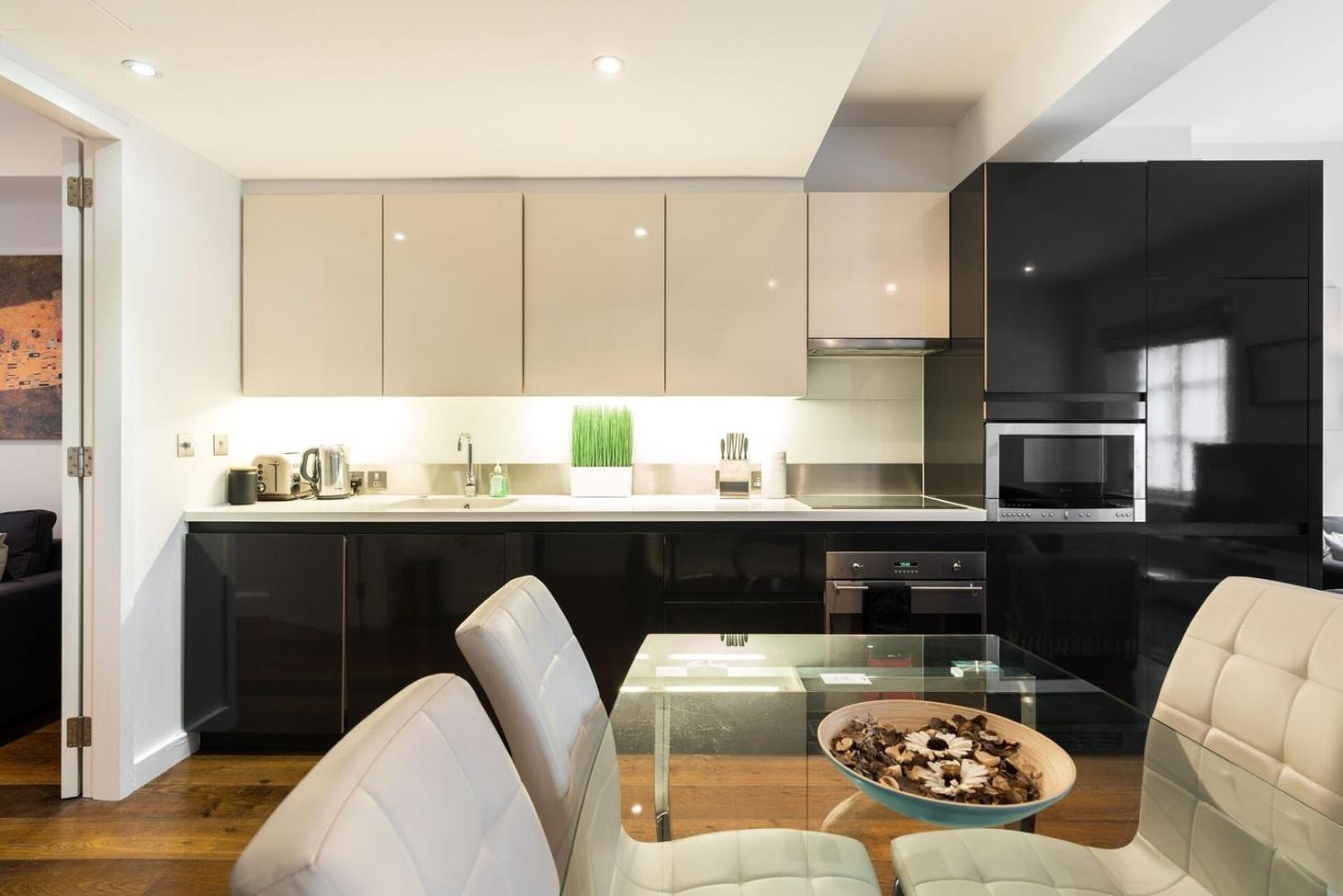 A Stunning Three Bedroom In Mayfair *