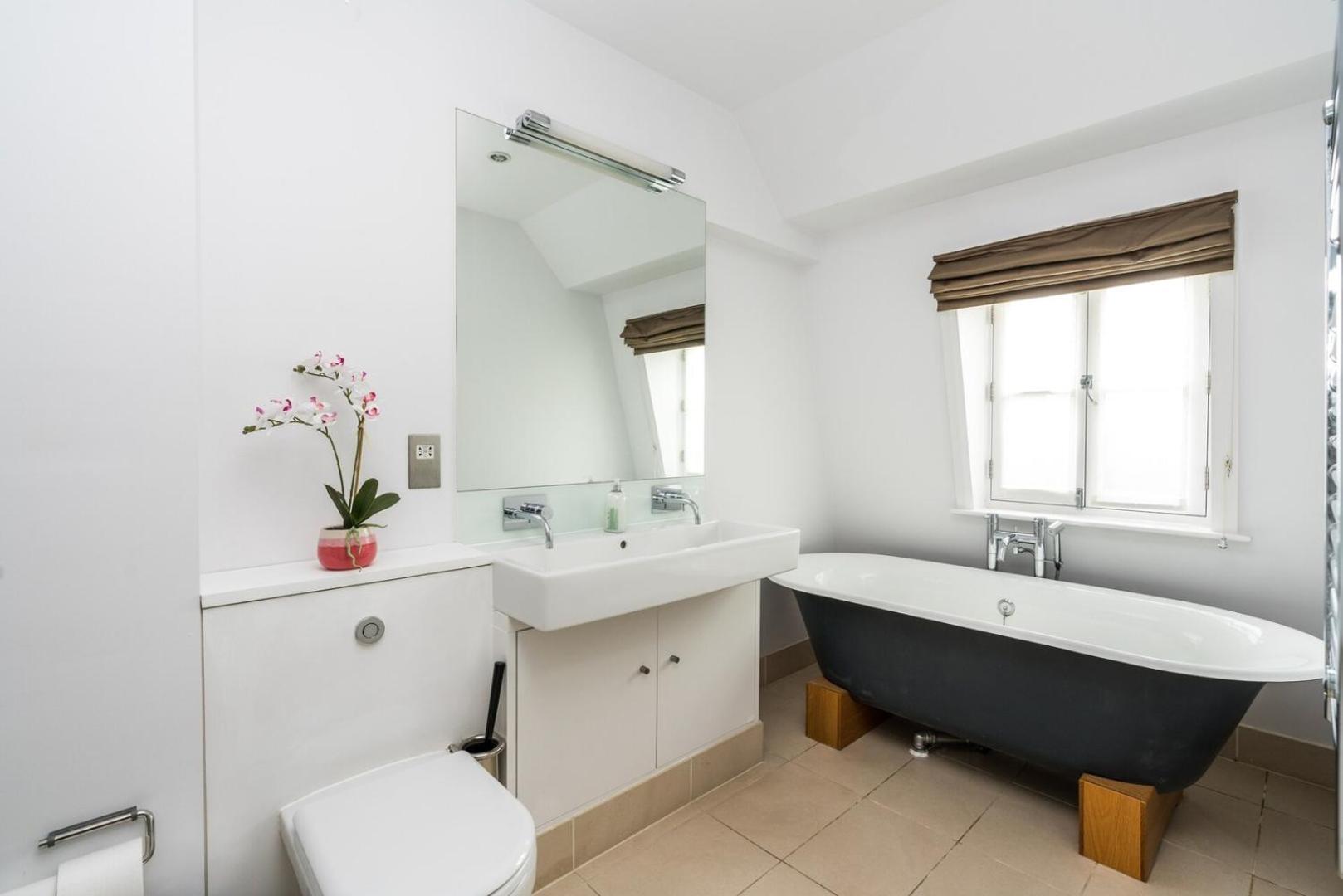 A Stunning Three Bedroom In Mayfair Londres