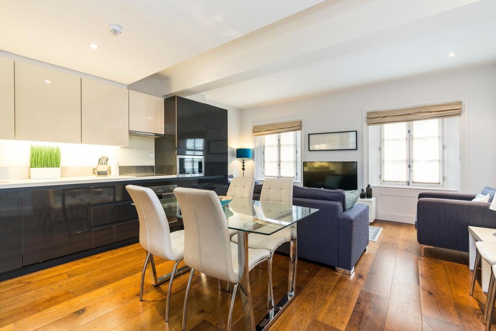 A Stunning Three Bedroom In Mayfair