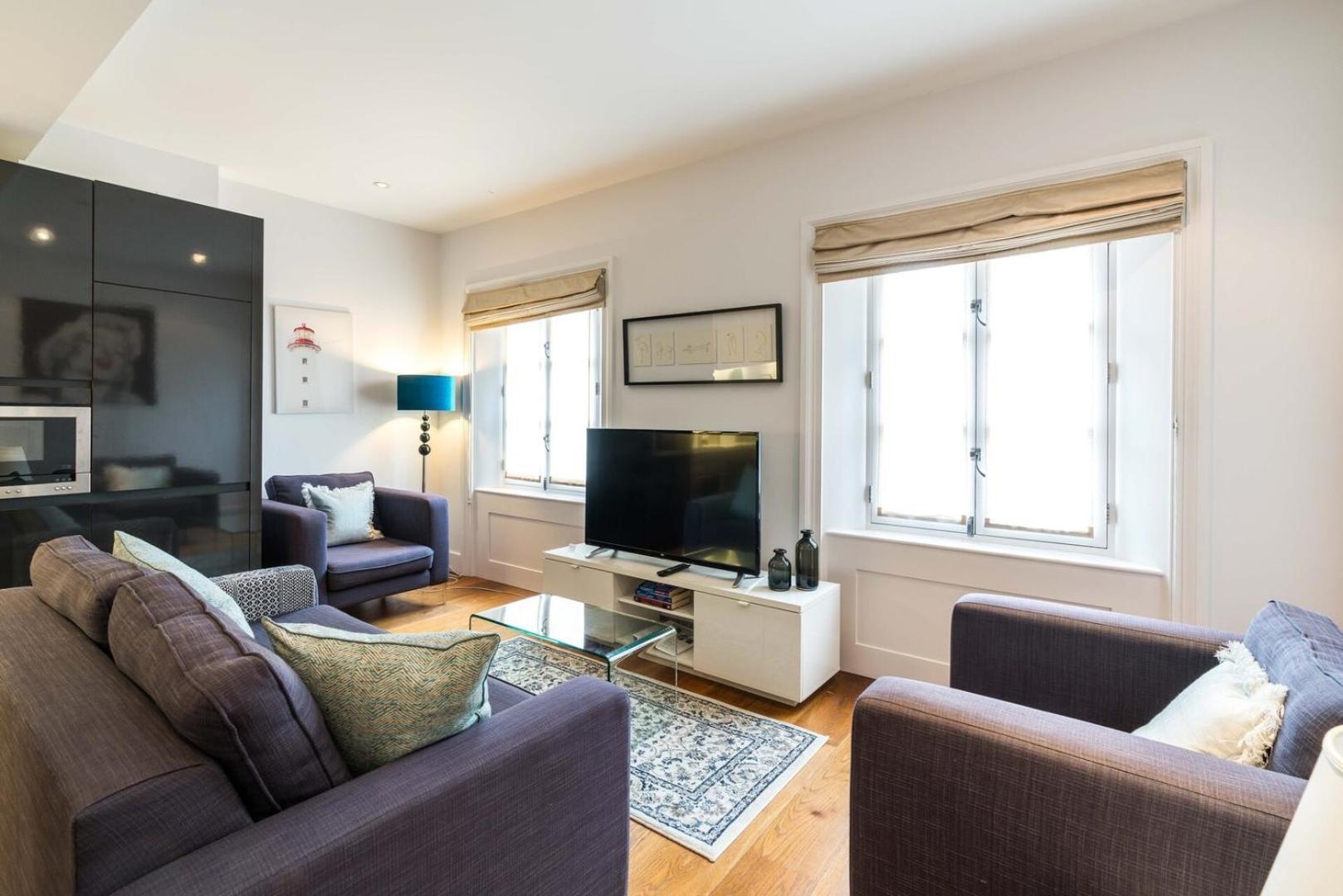 A Stunning Three Bedroom In Mayfair